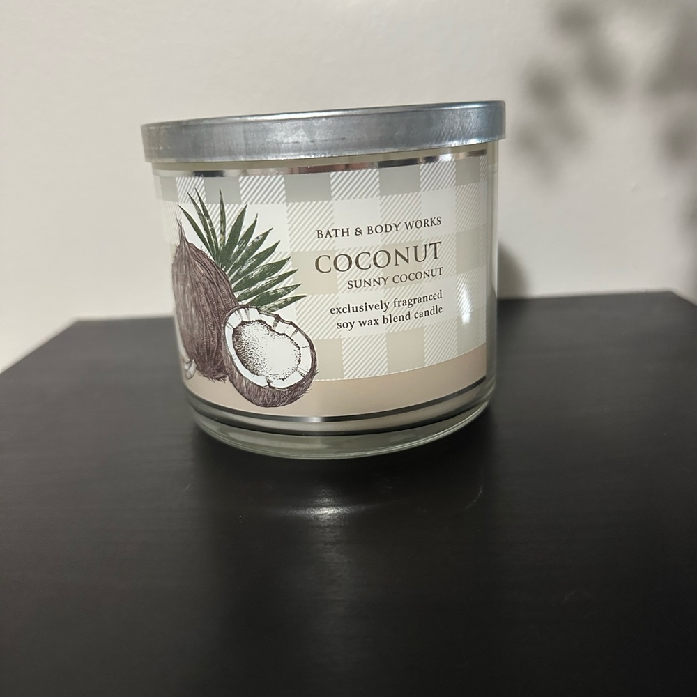 Bath & Body Works Coconut “Sunny Coconut” Candle
